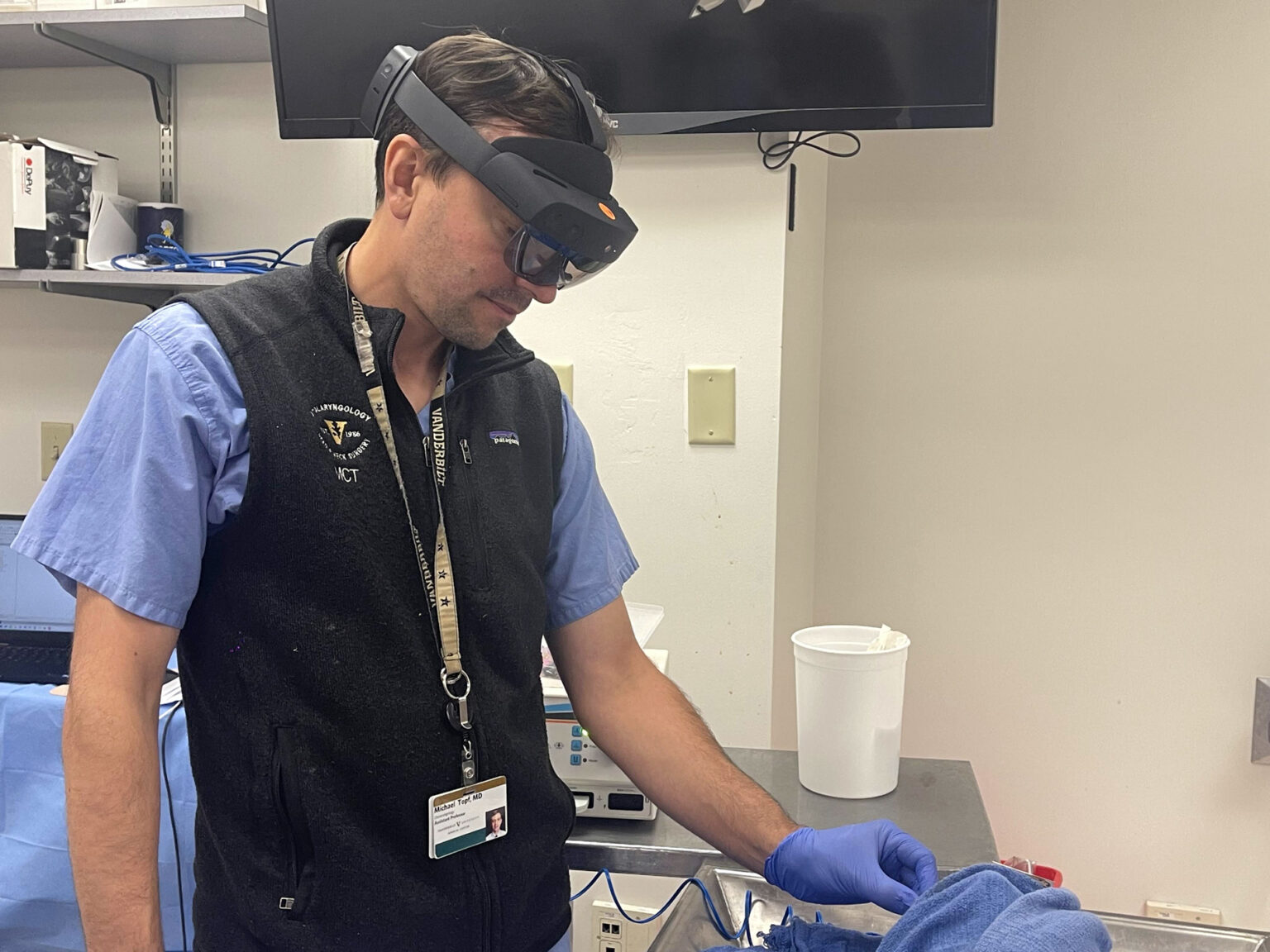 Michael Topf, MD, wears a model of a new head-mounted augmented reality system that can guide surgeons during operations to excise head and neck cancer.