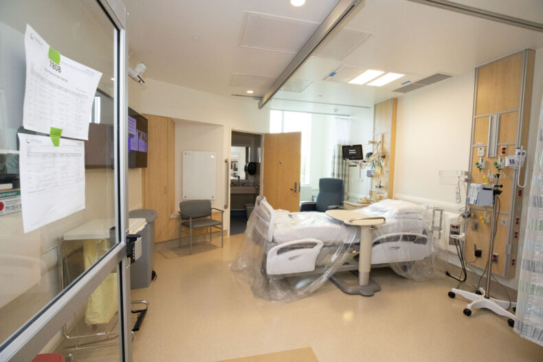 The pulmonary stepdown unit includes isolation rooms with adaptable pressure systems capable of switching between positive and negative pressure to support infection control. (photo by Susan Urmy)