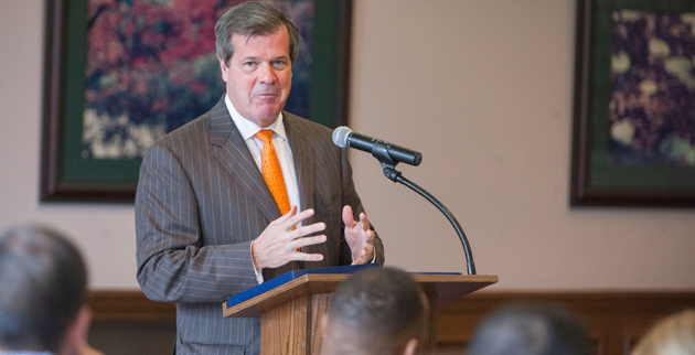 Mayor Karl Dean addresses Vanderbilt Divinity students at the April 8 forum. (Daniel Dubois/Vanderbilt)