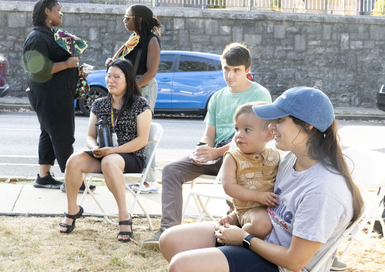 Open house attendees of all ages took in music performances on the front lawn of the Music Cognition Lab’s home office on Music Row. (photo by Susan Urmy)