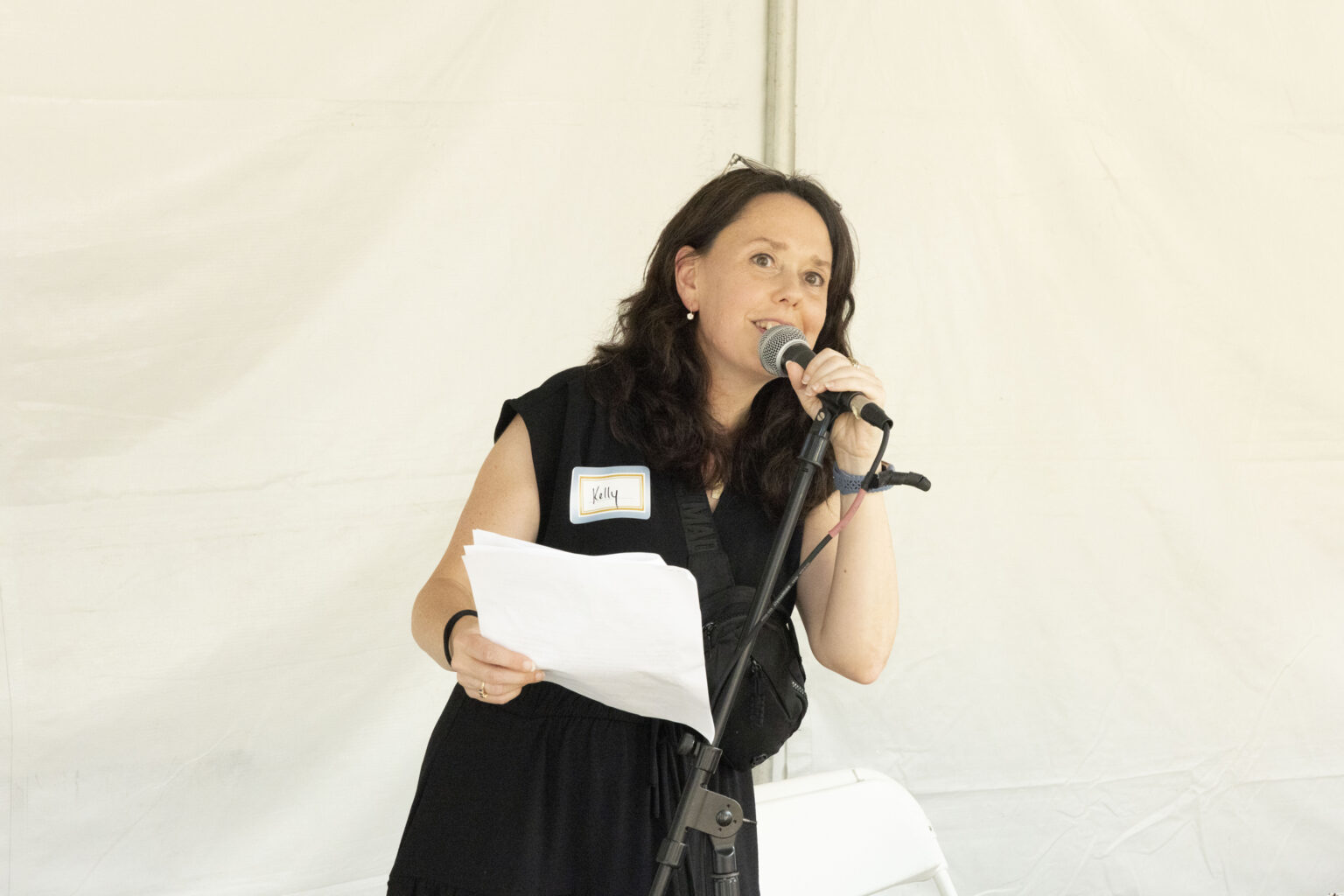 Kelly Corcoran, a classical music conductor and staff scientist at the Music Cognition Lab, addresses attendees between performances. (photo by Susan Urmy)