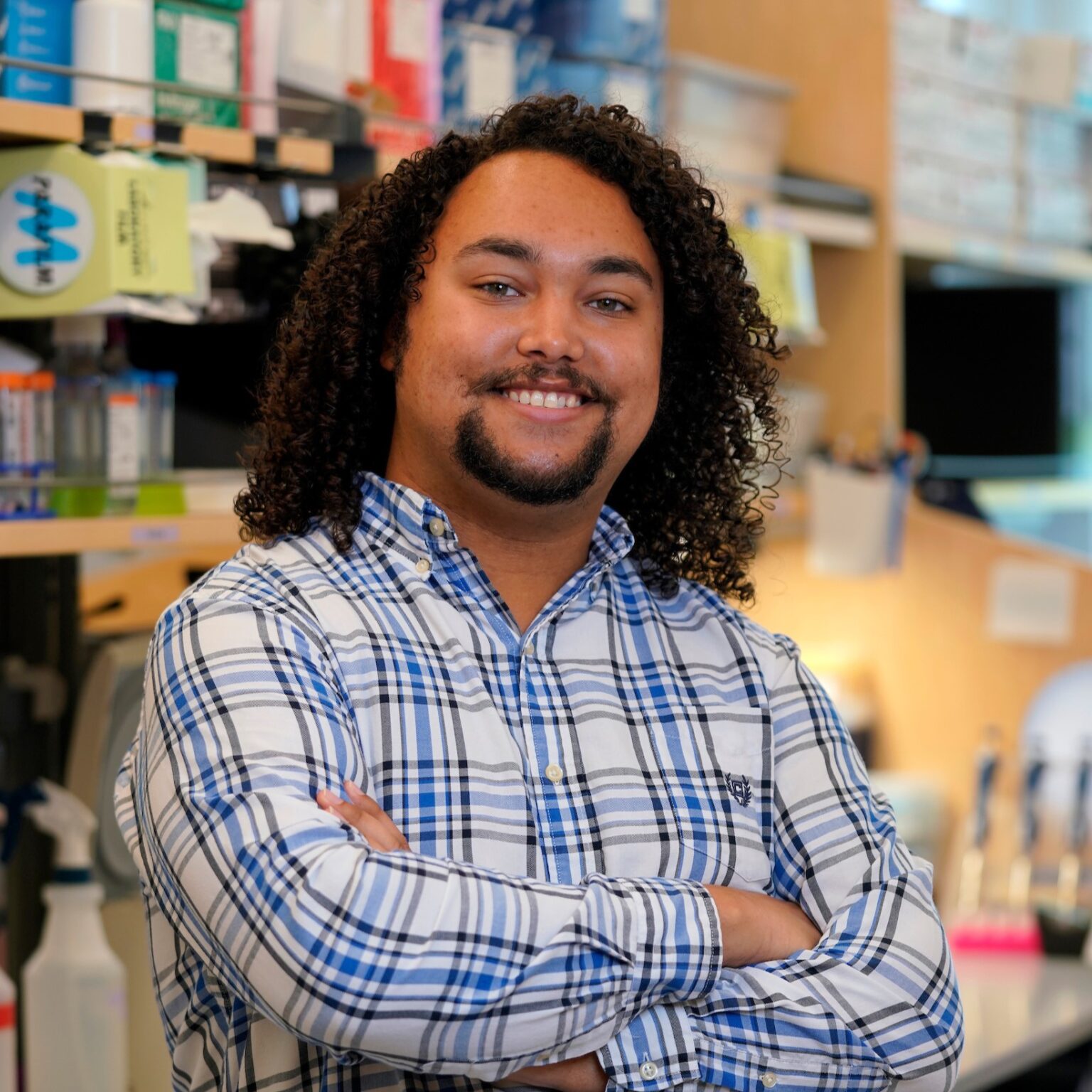 Salmonella bacteria ‘steal’ nutrients from gut’s resident microbes