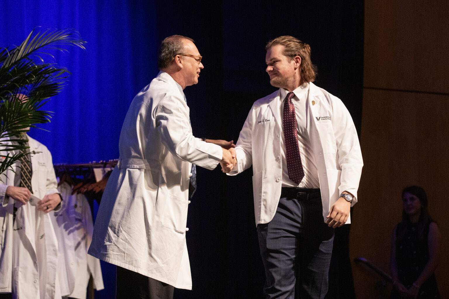 Jeff Balser, MD, PhD, congratulates Jarod Scott Lowe. (photo by Erin O. Smith)
