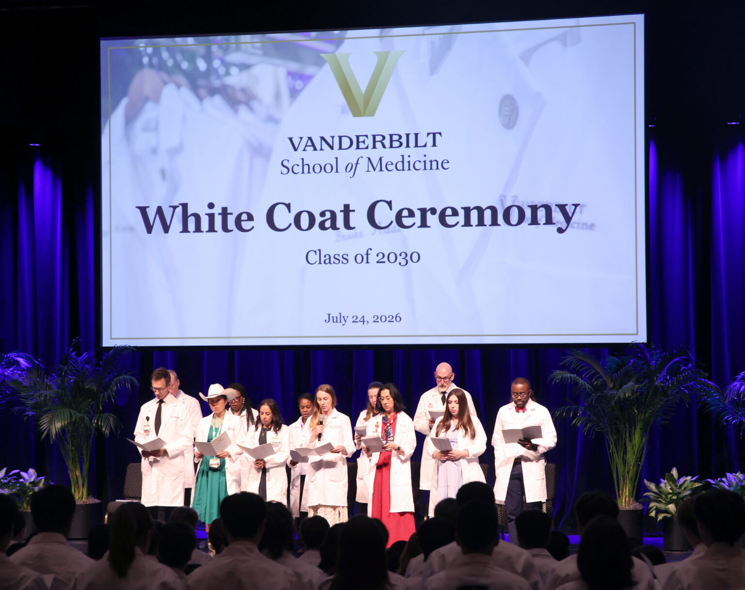 VUSM college mentors lead the medical students and faculty in the Oath for Teachers and Learners of Medicine at Vanderbilt.